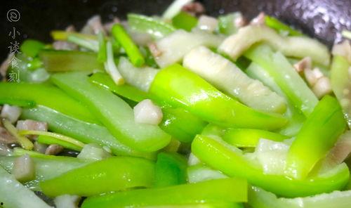 宝宝吃瓜也吃肉好吗视频,瓜果与肉类的完美融合